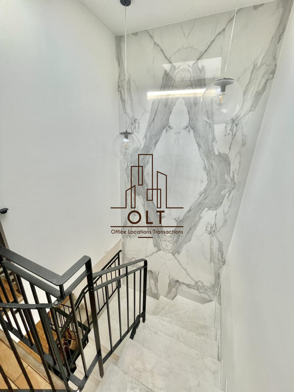 Maison - 300 m² - 8 pièces