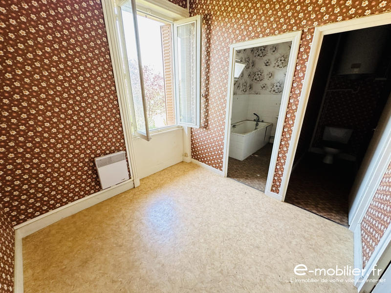 Maison - 220 m² - 8 pièces