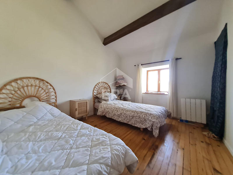 Maison - 213 m² - 9 pièces