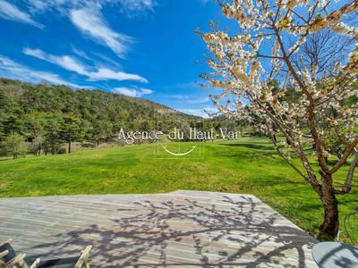 Villa - 212 m² - 6 pièces