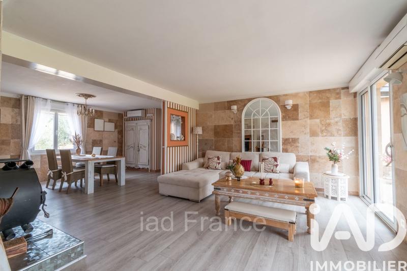 Maison - 203 m² - 10 pièces