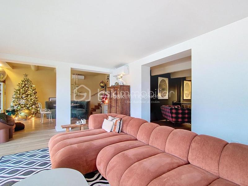 Propriété - 253 m² - 8 pièces