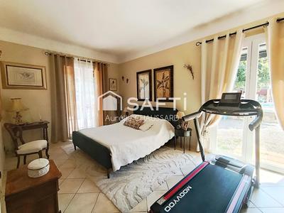 Maison - 220 m² - 7 pièces