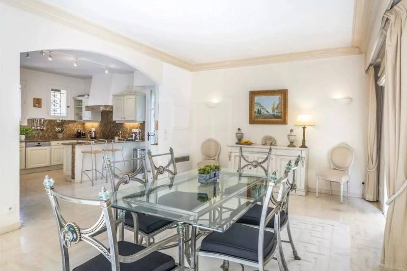 Villa - 282 m² - 6 pièces