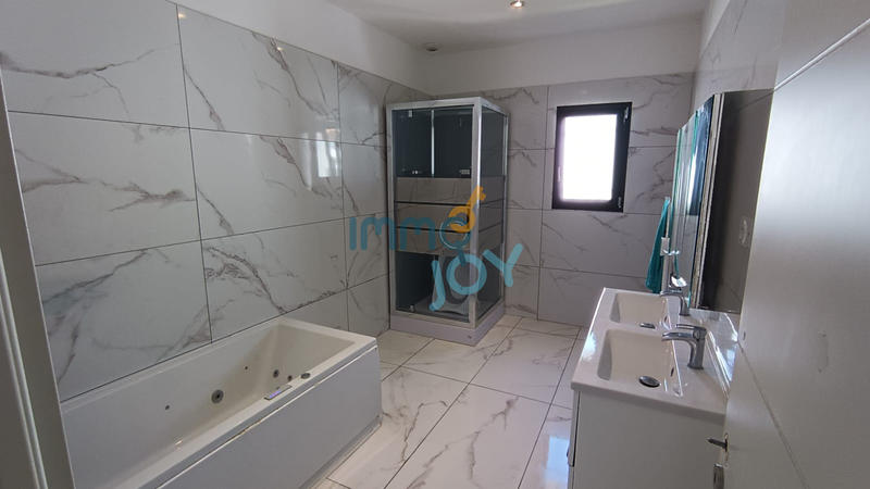 Maison - 110 m² - 4 pièces