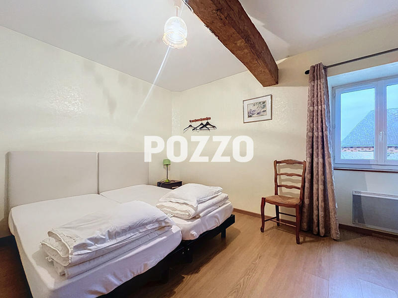 Maison - 240 m² - 16 pièces