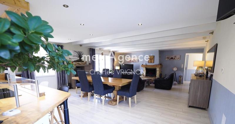 Maison - 245 m² - 8 pièces