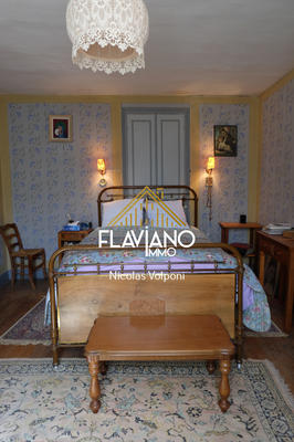 Maison - 250 m² - 6 pièces