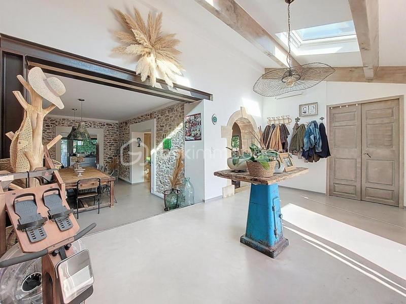 Maison - 254 m² - 8 pièces