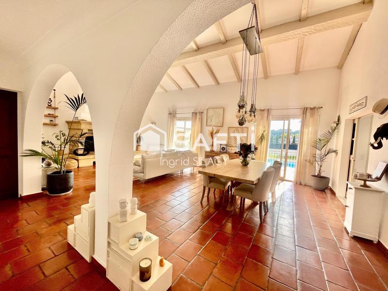 Maison - 200 m² - 7 pièces