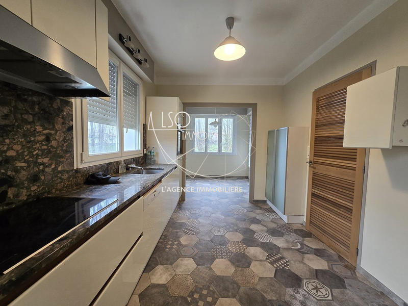 Maison traditionnelle - 185 m² - 6 pièces