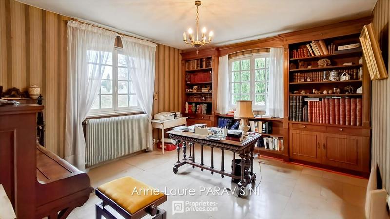 Maison - 267 m² - 10 pièces