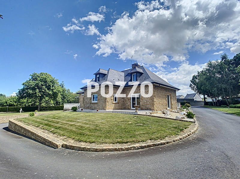 Maison - 244 m² - 8 pièces