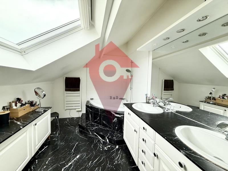 Maison - 163 m² - 10 pièces