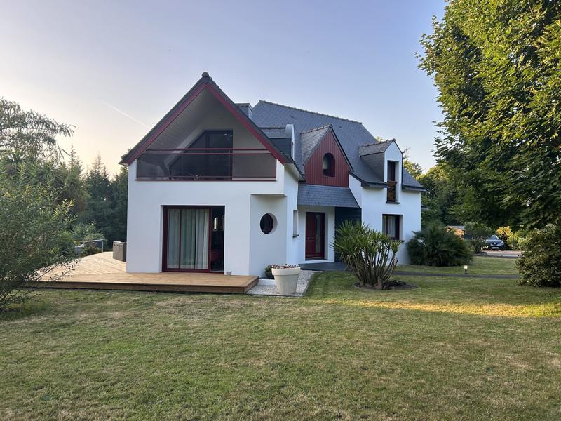 Maison - 200 m² - 9 pièces