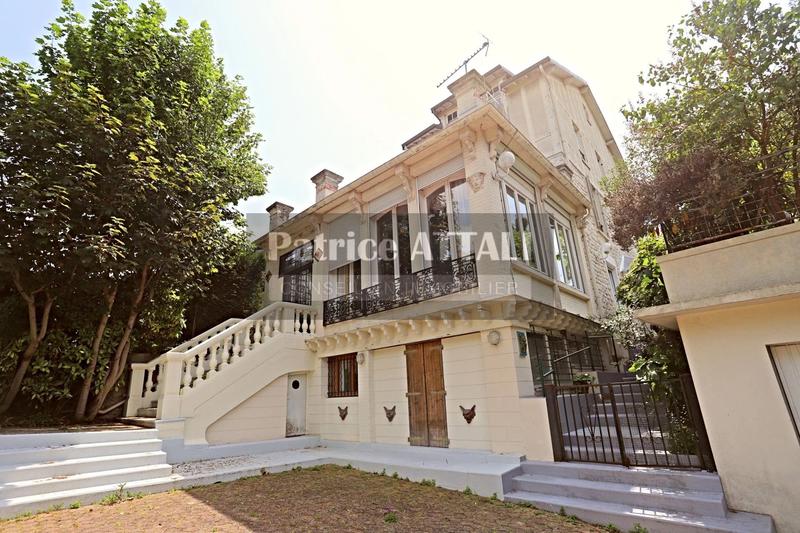 Maison - 420 m² - 12 pièces