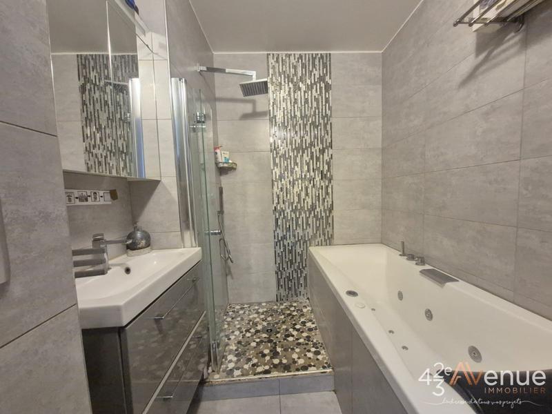 Appartement - 80 m² - 4 pièces