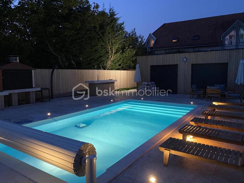 Villa - 376 m² - 16 pièces