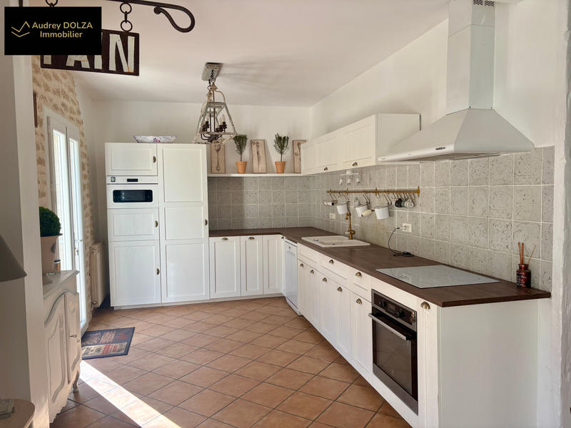 Propriété - 390 m² - 10 pièces