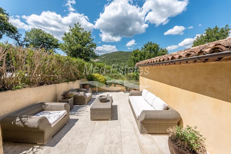 Villa - 261 m² - 6 pièces