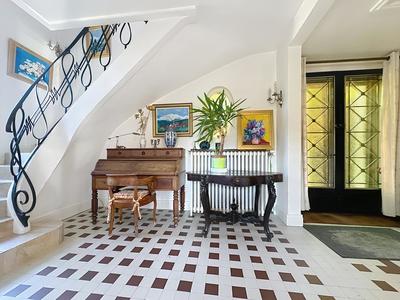 Maison - 297 m² - 11 pièces