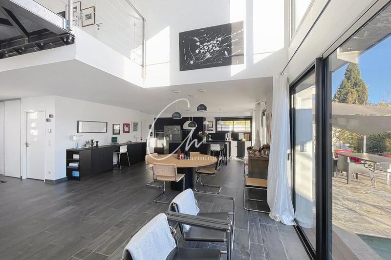 Maison - 180 m² - 5 pièces