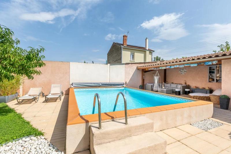 Maison - 221 m² - 6 pièces