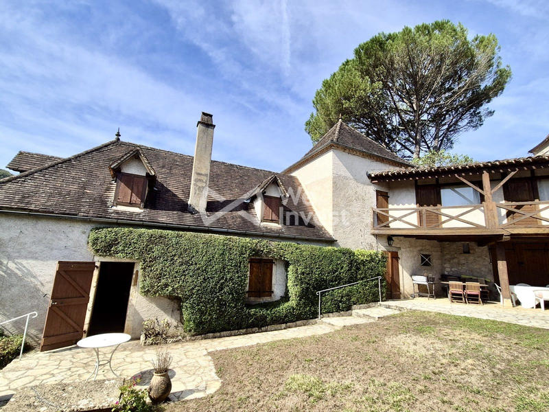 Maison - 257 m² - 11 pièces