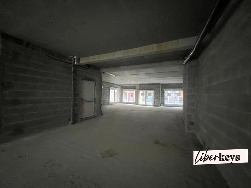 Divers - 156 m² - 1 pièce