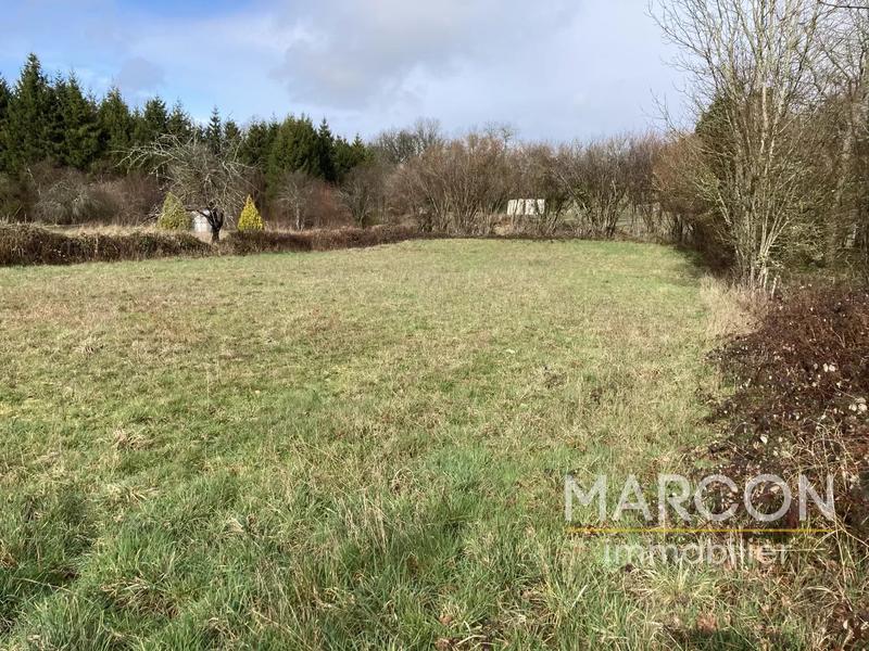 Terrain constructible - 1 868 m²