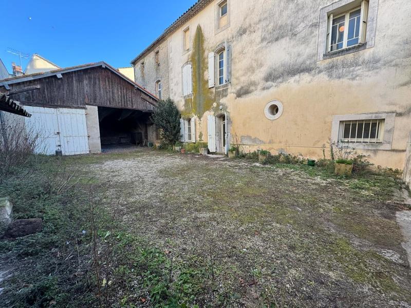 Maison - 376 m² - 2 pièces