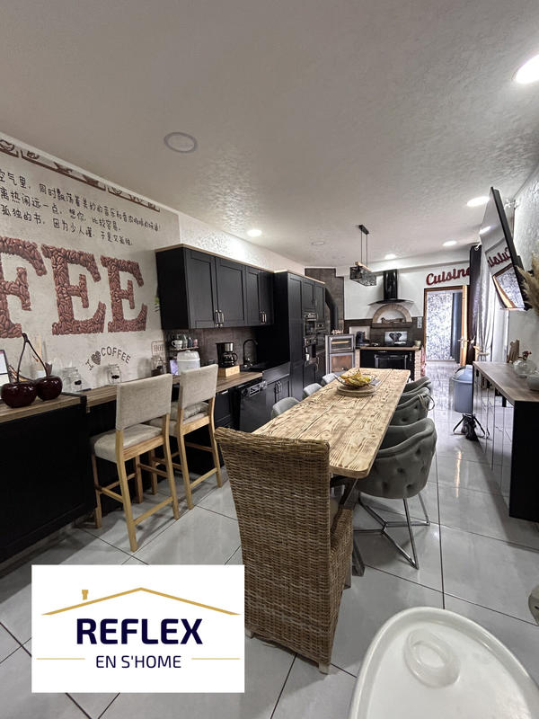 Maison - 270 m² - 8 pièces