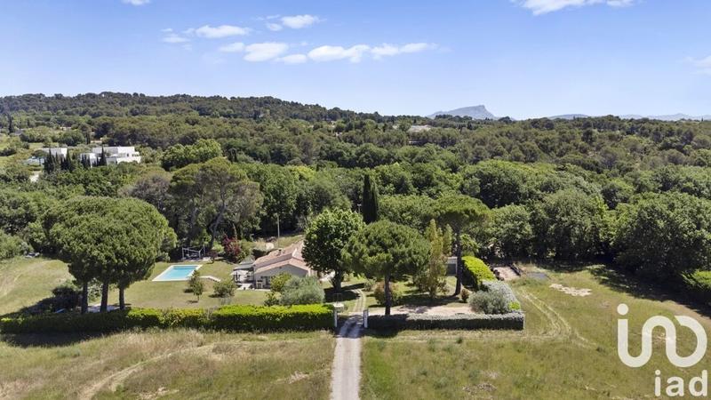 Maison - 220 m² - 5 pièces