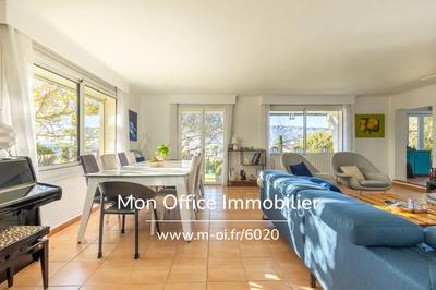Maison - 180 m² - 7 pièces