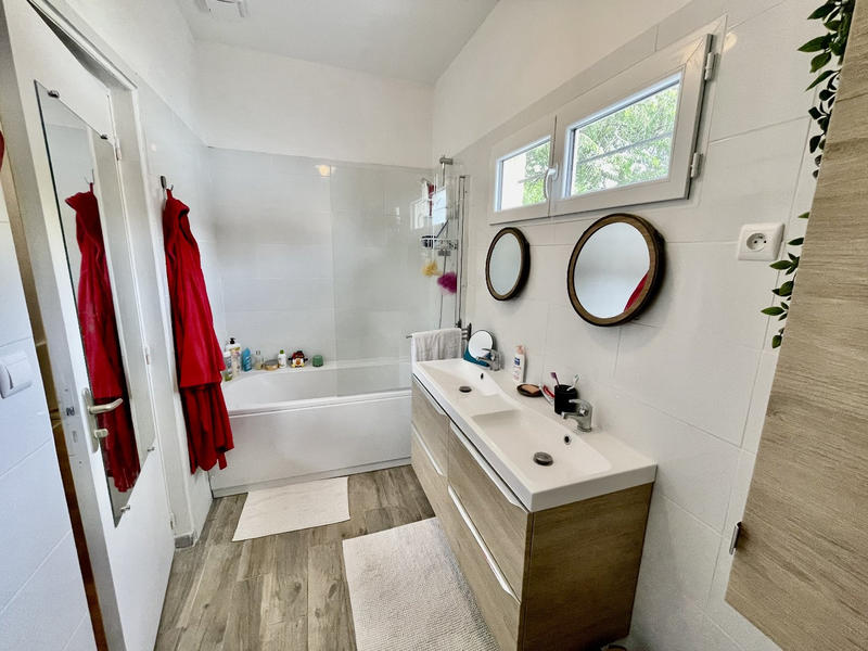 Maison - 180 m² - 5 pièces