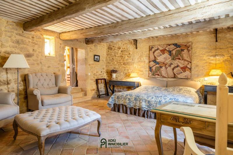 Propriété - 377 m² - 9 pièces