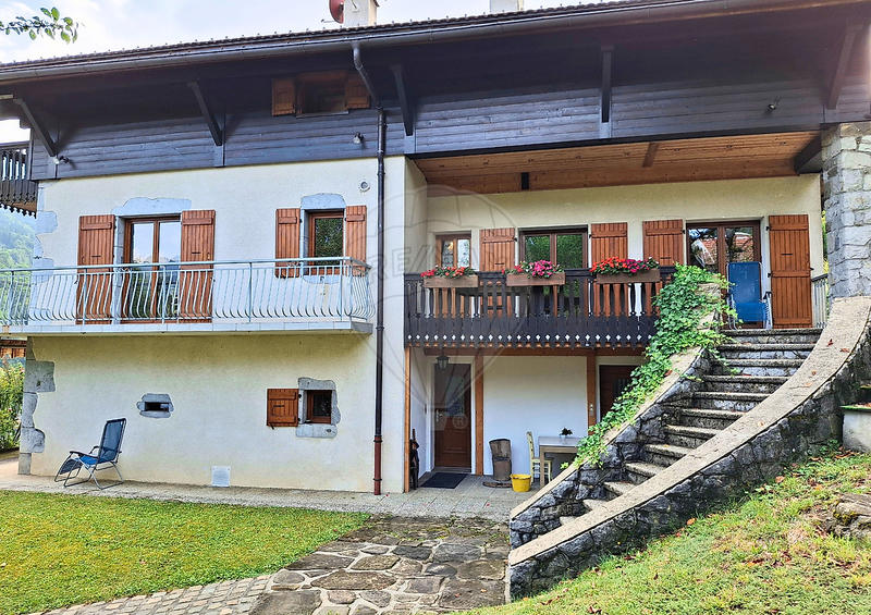 Maison - 236 m² - 10 pièces