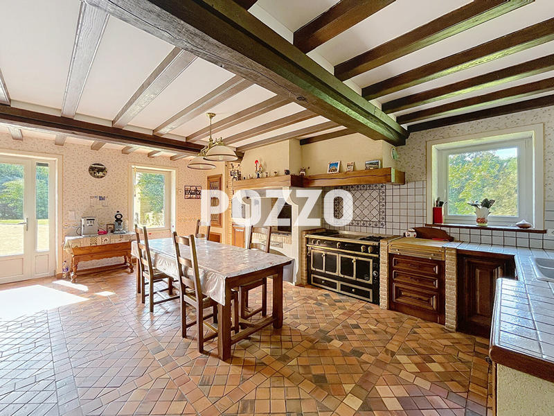 Maison - 676 m² - 17 pièces