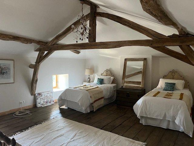 Propriété - 213 m² - 8 pièces