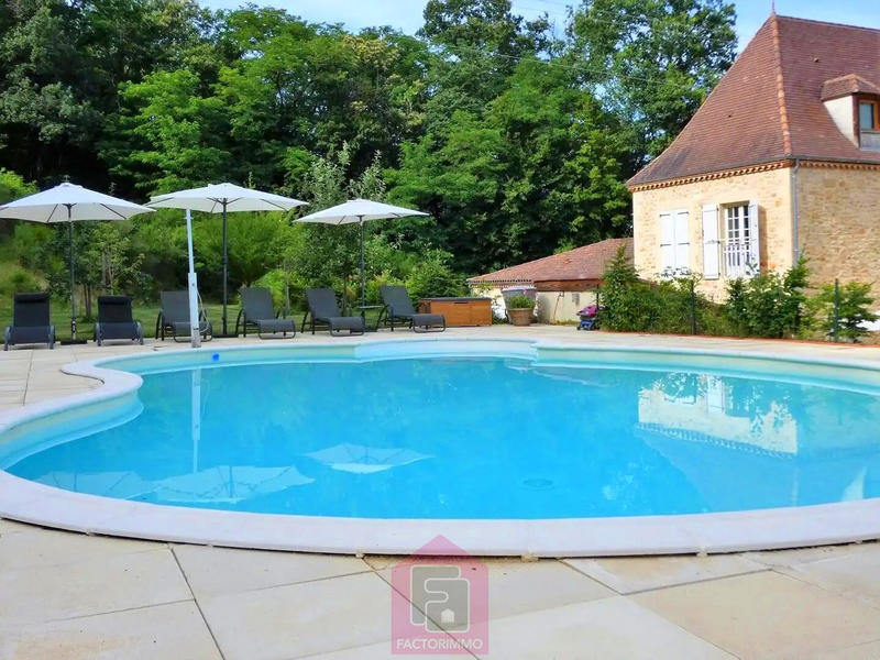 Propriété - 395 m² - 12 pièces