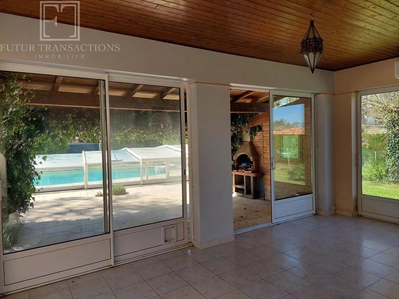 Maison - 227 m² - 12 pièces