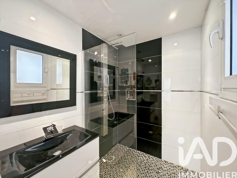 Maison - 270 m² - 8 pièces