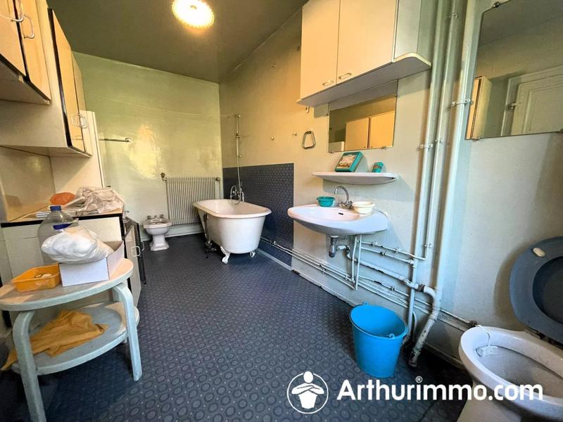 Maison - 182 m² - 9 pièces