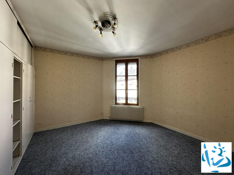 Maison - 180 m² - 8 pièces