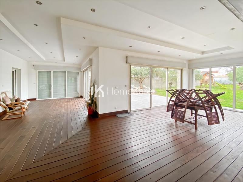 Maison - 200 m² - 5 pièces