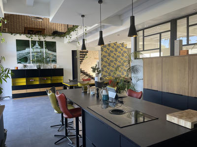 Maison - 370 m² - 12 pièces