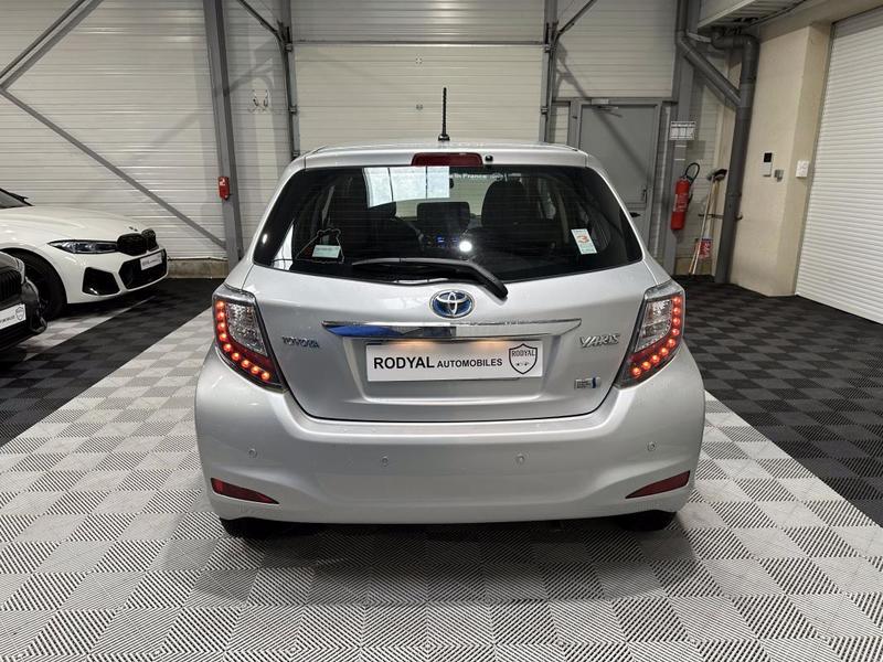 Toyota Yaris France 1.5 VVTi 16v Hsd Hybrid 100h E-Cvt 75 cv Boîte auto