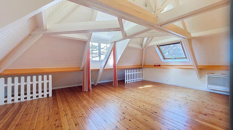 Maison - 370 m² - 10 pièces