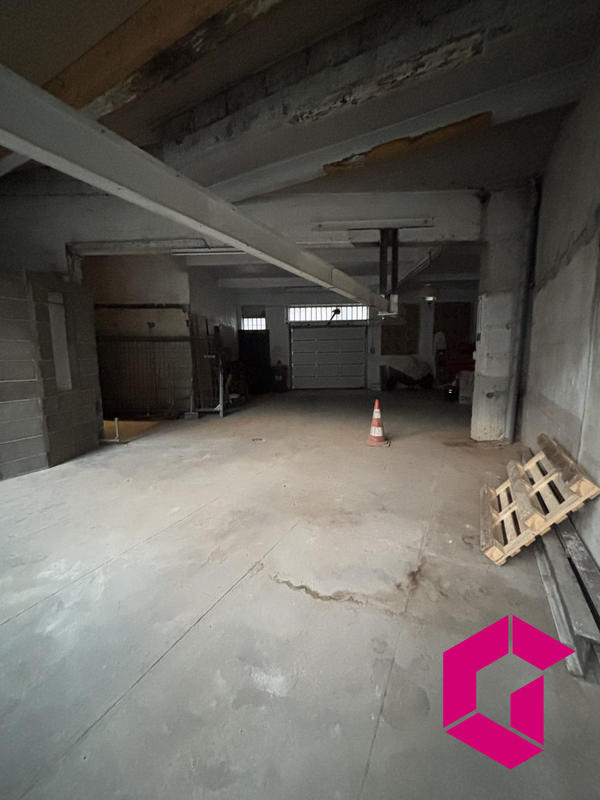 Local d'activités - 100 m²