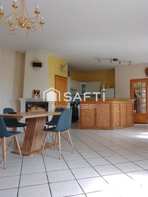 Maison - 300 m² - 10 pièces